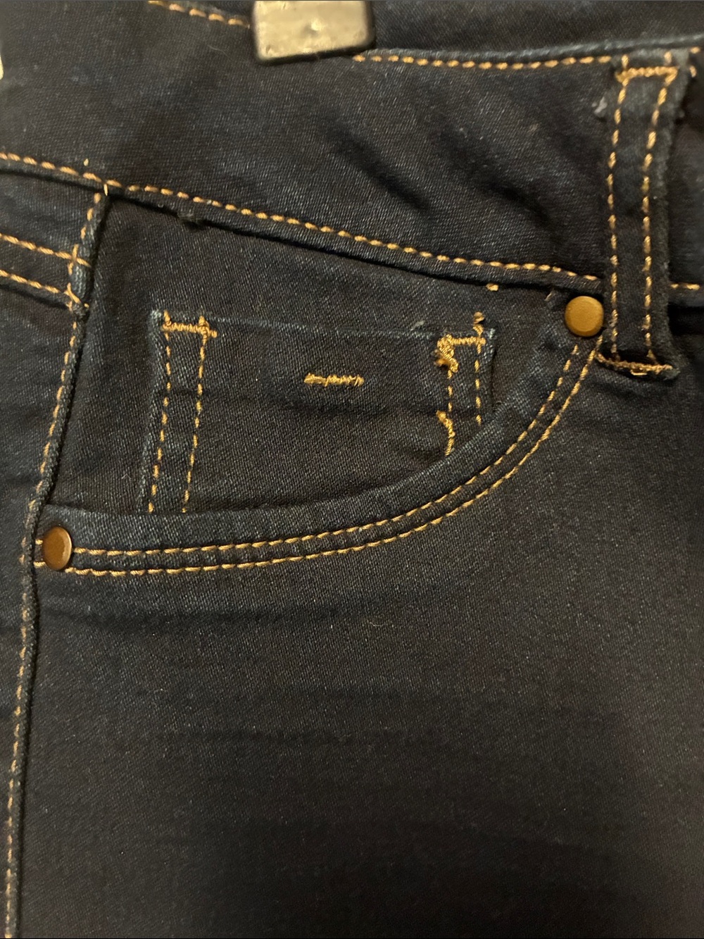 d. jeans Navy SZ 8 Knee Length Jeans with Contrast Stitching NWOT - Picture 2 of 6